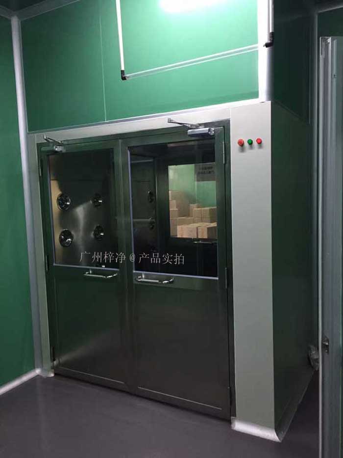 風淋室（又名空氣浴塵室、風淋房、風淋門、空氣吹淋室、AIR SHOWER，風淋設備，風淋機之類）