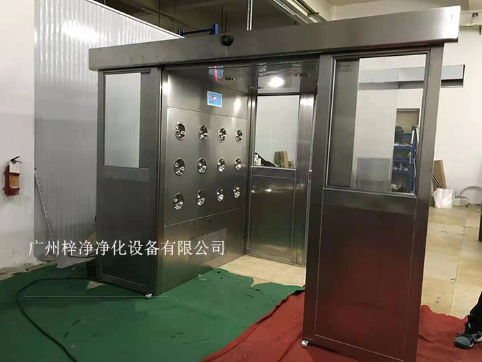 貨淋室是人員和貨物進入潔凈室所必需的通道，它可以減少貨物進出潔凈室所帶來的污染問題。
