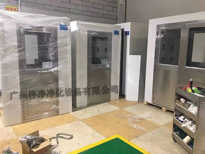 風淋室作為一種重要的凈化設備，廣泛應用于無塵室、電子、制藥等行業。